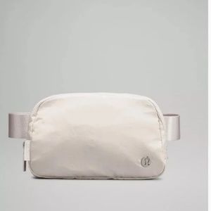 Everywhere bag, White. NWT.